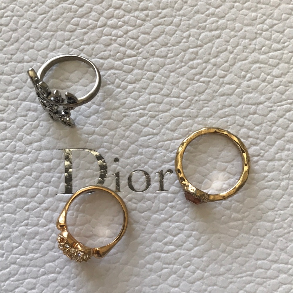 3 rings around a size 6 !!!